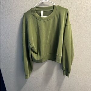 EUC Lululemon Perfectly Oversized Cropped Crew SOFTSTREME size 8